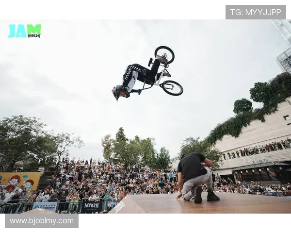 杭州极限运动嘉年华滑板队精彩表现评析与节奏探讨