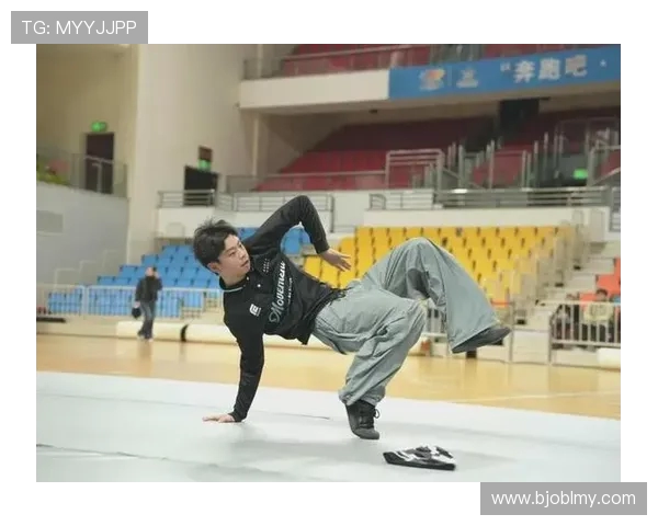 重庆街舞队配合引发热议舞者之间默契与争议的碰撞